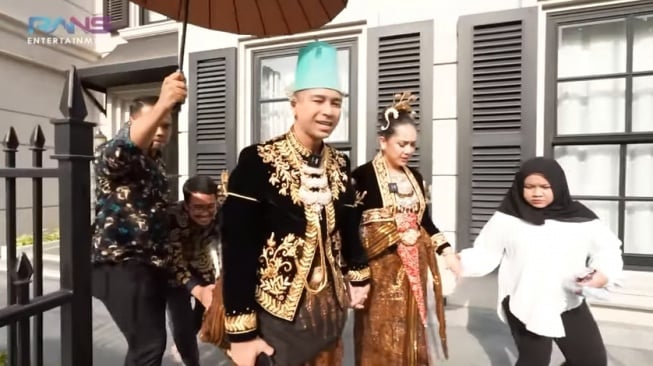 Momen Anniversary ke-9 Raffi Ahmad dan Nagita Slavina. (YouTube/ RANS Entertainment)