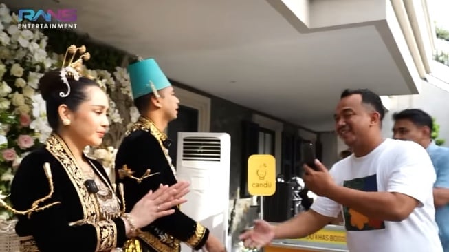 Momen Anniversary ke-9 Raffi Ahmad dan Nagita Slavina. (YouTube/ RANS Entertainment)