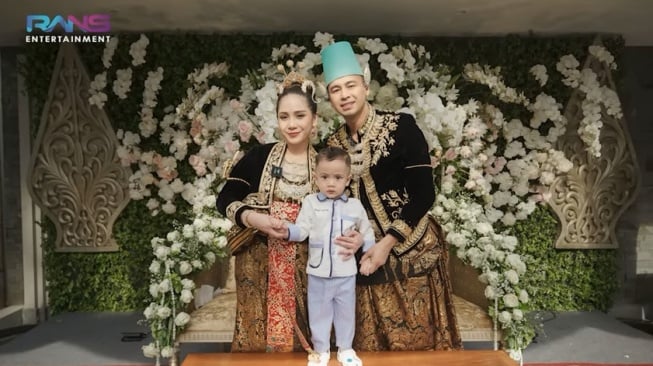 Momen Anniversary ke-9 Raffi Ahmad dan Nagita Slavina. (YouTube/ RANS Entertainment)