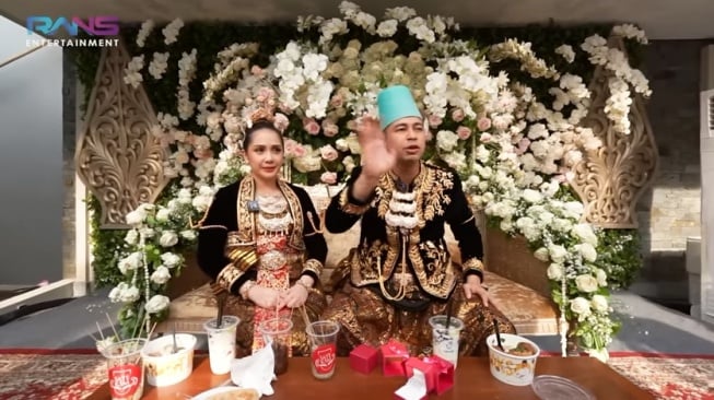 Momen Anniversary ke-9 Raffi Ahmad dan Nagita Slavina. (YouTube/ RANS Entertainment)