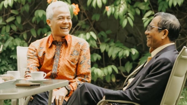 Ganjar Pranowo bersama Mahfud MD (Twitter/@ganjarpranowo)