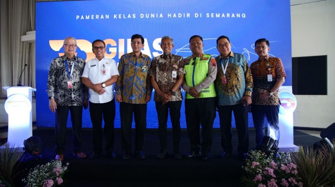 Pembukaan GIIAS 2023 Semarang, dihadiri Hadir mewakili Menteri Perindustrian RI, Taufiek Bawazier, Direktur Jenderal ILMATE, Pemerintah Provinsi Jawa Tengah yang diwakili Sumarno, Sekretariat Daerah Provinsi Jawa Tengah, juga Ketua Umum GAIKINDO, Yohannes Nangoi dan Ketua III GAIKINDO, Rizwan Alamsjah, serta Dirlantas Polda Jawa Tengah, Agus Suryo, Kepala Bapenda Provinsi Jawa Tengah, Nadi Santoso [Seven Events].