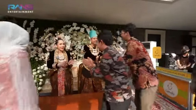 Momen Anniversary ke-9 Raffi Ahmad dan Nagita Slavina. (YouTube/ RANS Entertainment)