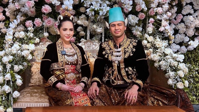 Momen Anniversary ke-9 Raffi Ahmad dan Nagita Slavina. (Instagram/redberrywedding)