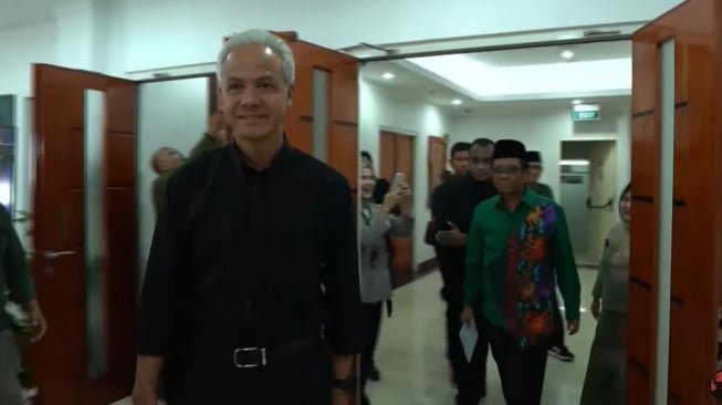 Istri Hingga Cucu Dampingi Mahfud Md Diumumkan Jadi Cawapres Ganjar