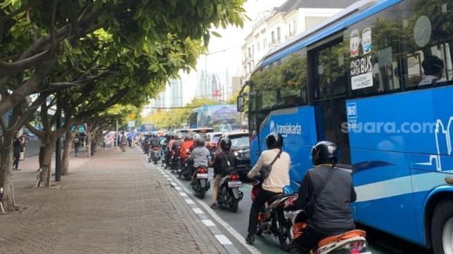 Konvoi Anies dan Cak Imin Berangkat dari NasDem Tower ke KPU, Jalanan Jadi Macet Parah!