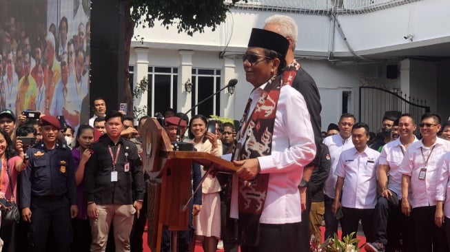 Serahkan Surat Izin dari Presiden ke KPU, Mahfud MD Belum Dapat Pesan Khusus dari Jokowi