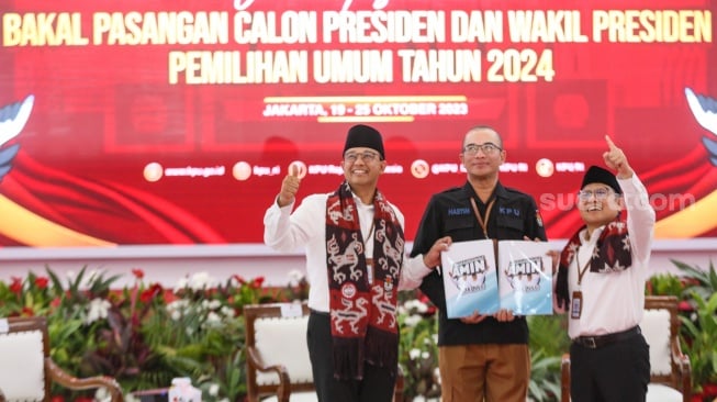 Beda Gaya Anies Baswedan Saat Daftar ke KPU di Pilkada DKI 2017 dengan Pilpres 2024