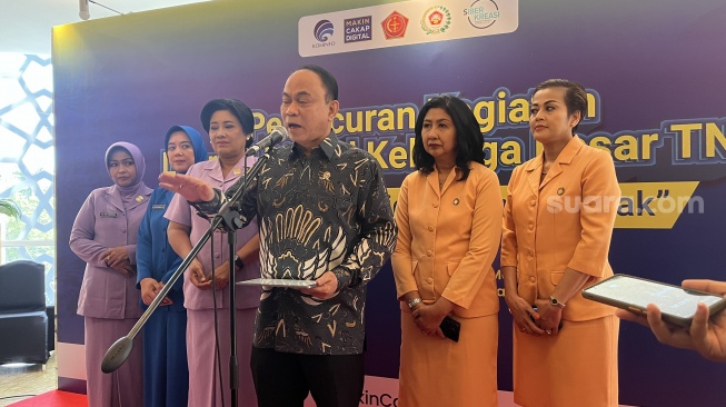 Menteri Kominfo Budi Arie Setiadi saat ditemui di acara Launching Literasi Digital Keluarga Besar TNI yang dihadirkan oleh jajaran Dharma Pertiwi TNI di Menara Danareksa, Jakarta Pusat, Kamis (19/10/2023).