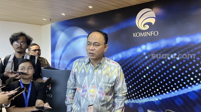 Menteri Kominfo saat memaparkan data penanganan judi online dalam Kantor Kominfo, Jakarta, Jumat (20/10/2023).