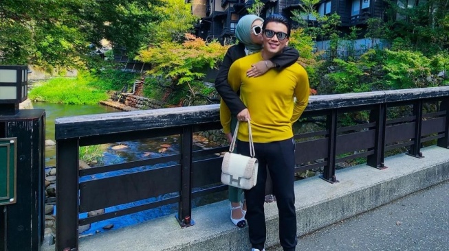 Potret Mesra Syahrini dan Reino Barack di Jepang. (Instagram/princessyahrini)