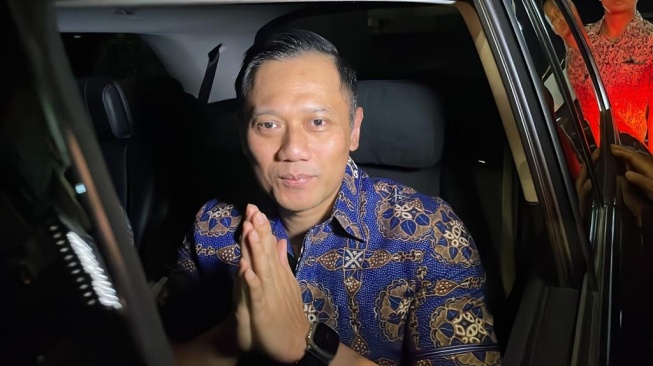 Ketum Partai Demokrat Agus Harimurti Yudhoyono (AHY) setelah melakukan pertemuan di Rumah Dinas Zulkifli Hasan atau Zulhas yang berada di Jalan Widya Candra, Jakarta, Jumat (20/10/2023). [Suara.com/Novian]