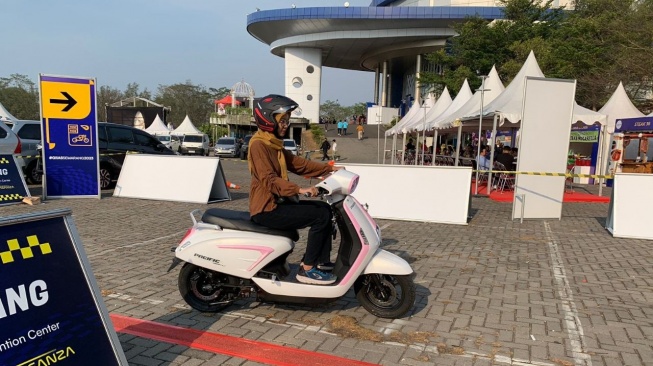 Suasana test ride GIIAS 2023 Semarang untuk sektor kendaraan roda dua [Seven Events/GAIKINDO].