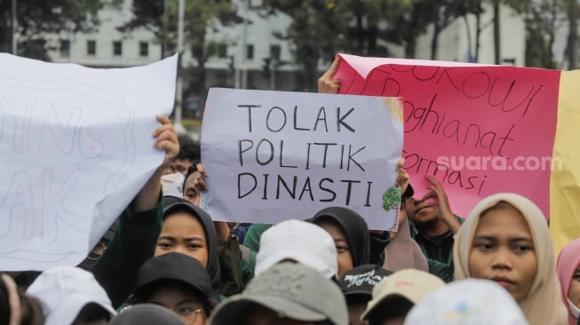 Meneruskan Perjuangan atau Mengulang Kesalahan? Refleksi Kritis terhadap Warisan Politik dalam Demokrasi Kontemporer