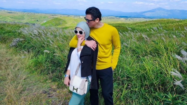 Potret Mesra Syahrini dan Reino Barack di Jepang. (Instagram/princessyahrini)