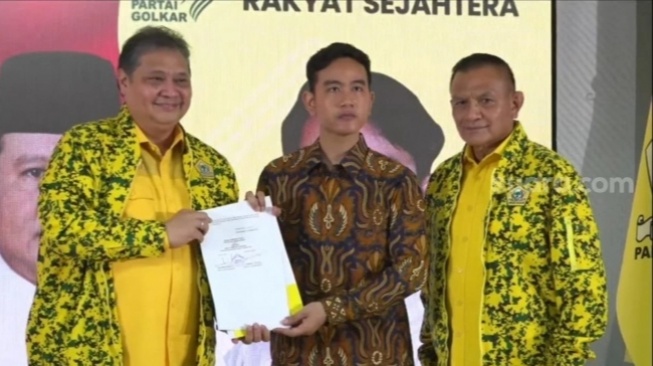 Head to Head Gibran vs Ridwan Kamil: Kok Bisa Golkar Pilih Anak Jokowi?