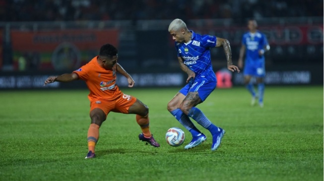 Diwarnai Gol Bunuh Diri, Persib Bandung Sukses Curi Poin di Markas Borneo FC