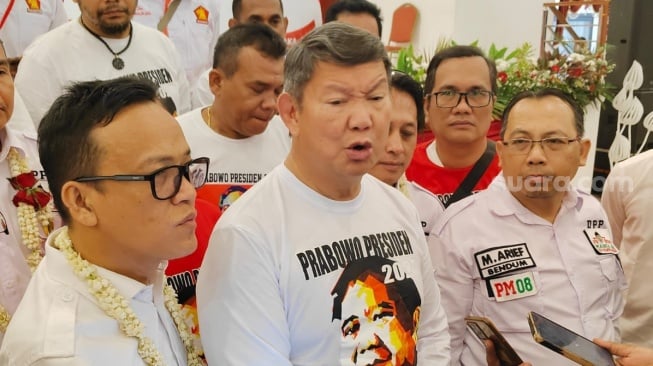 Anies Singgung Etika Soal Bansos Berstiker Prabowo-Gibran, Hashim Gerindra: Lihat Cermin Dong