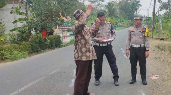 Kecelakaan Tunggal Mobil Pengangkut Santri Terguling di Cilacap, Satu Orang Meninggal Dunia