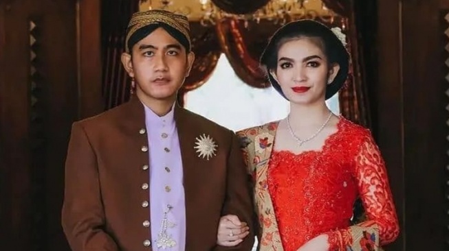 Adu Gaya Istri Bacawapres (Instagram/@selvie_ananda_)