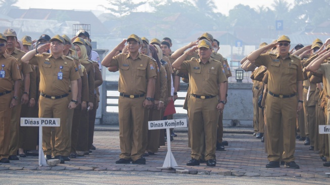 Pegawai Pemkot Palembang apel gabungan di BKB yang diselimuti kabut asap [dok kominfo]