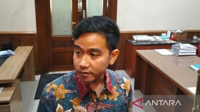 Gibran Tak Ingin Pusing dengan Statusnya di PDI Perjuangan, Serahkan ke Pimpinan Partai