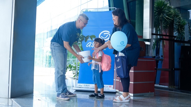 Kilas balik acara Little Financial Master & Emergency Roadside Assistance Tour  pernah digelar di Astra Biz Center BSD, Pameran Otomotif GIIAS 2023, dan Head Office Asuransi Astra. [Asuransi Astra].