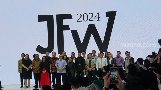 Perhelatan Jakarta Fashion Week 2024 melibatkan lebih dari 100 desainer. (Dini/Suara.com)