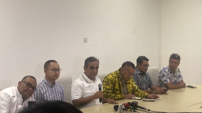 Sekretaris Jenderal Partai Gerindra Ahmad Muzani konpers persiapan pendaftaran pasangan Prabowo-Gibran ke KPU sebagai peserta Pilpres di Jakarta, Selasa (24/10/2023). [SUara.com/Dea]