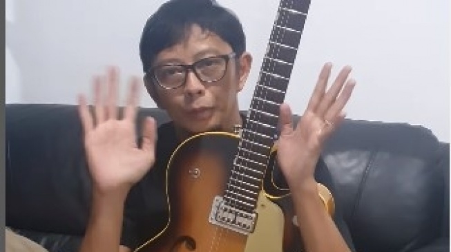 Riko sudah menemukan kembali gitarnya yang hilang (Instagram/@rikoprayitno)