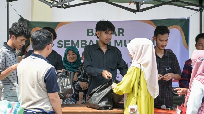 Relawan Sandi Uno Berikan Kebahagiaan dengan Bayar Rp 5.000 Dapat Paket Lengkap Sembako Murah