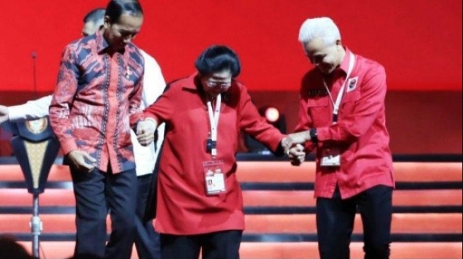 Video Megawati Hempaskan Tangan Jokowi yang Pegangi Dirinya Viral, Puan Maharani Beri Respons