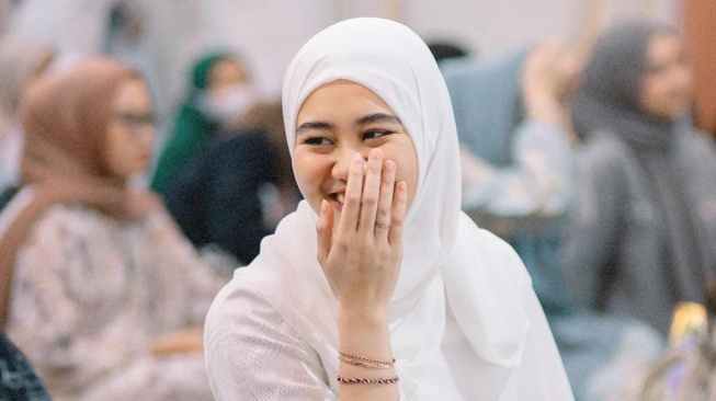 5 Foto Aaliyah Massaid di Acara Pengajian Aurel Hermansyah, Semakin Cantik dengan Pakaian Tertutup