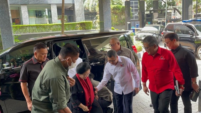 Prabowo-Gibran Daftar ke KPU, Megawati dan Para Ketum Parpol Pendukung Ganjar-Mahfud Kumpul di Gedung MNC, Bahas Apa?