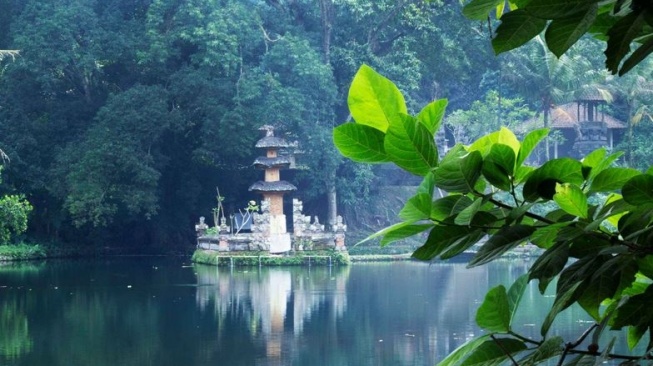 Tirta Taman Mumbul Sangeh: Tempat Suci Upacara Melasti di Bali