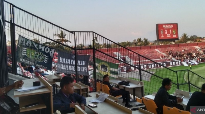 Suporter Tamu Rusuh Dan Rusak Pagar Stadion Dipta, Panita Perketat Pemeriksaan