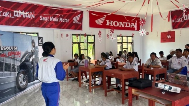 Gelar Edukasi Berkendara, Tim Safety Riding Honda Sasar Pelajar SMA dan Setara