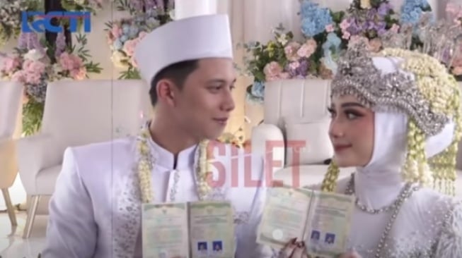 Putra Mastur, Ahmad Syaipul dan Yosi usai menikah [Youtube/RCTI Infotaiment]