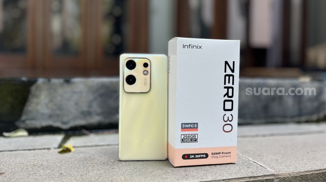 Spesifikasi dan harga Infinix Zero 30 yang resmi diluncurkan ke Indonesia, Kamis (26/10/2023). [Suara.com/Dicky Prastya]