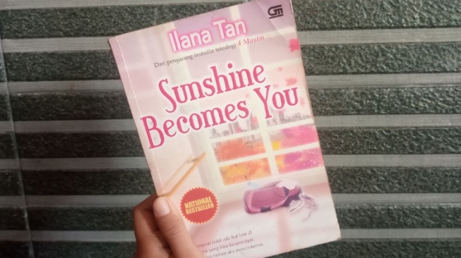 Ulasan Novel Sunshine Becomes You: Cinta, Seni, dan Pertumbuhan Diri