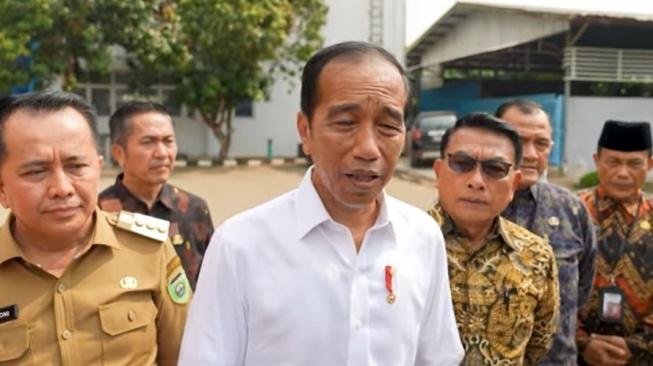 Kunker di SMK Negeri 2, Jokowi Singgung Pentingnya Investasi: Create Lapangan Kerja