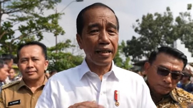 IRT Unboxing Paket Bantuan Dibagikan Jokowi Saat Kunker di Palembang, Segini Isinya