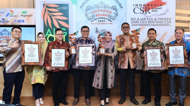 Nicke Widyawati Menjadi Bintang CSR di Indonesia Best Social Responsibility Awards (Besar) 2023