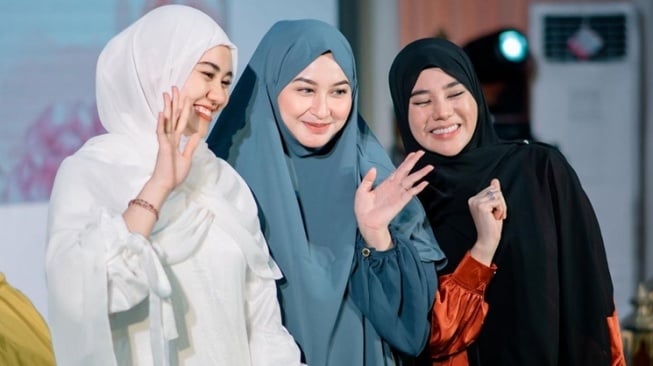 Potret Aaliyah Massaid Berhijab (Instagram/@aaliyah.massaid)