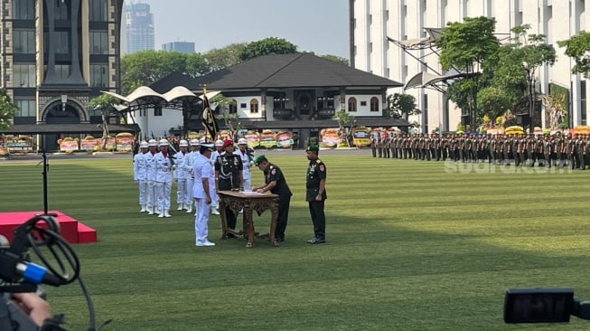 Pimpin Sertijab KSAD, Panglima TNI Minta Jenderal Agus Subiyanto Lanjutkan Program Dudung Abdurachman