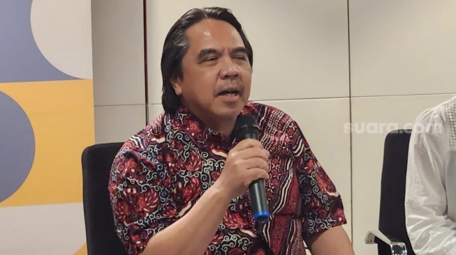 Politisi Partai Solidaritas Indonesia (PSI) Ade Armando membantah telah dilakukan mencemarkan nama baik Ketua Umum PDIP Megawati Soekarnoputri. (Suara.com/Fakhri Fuadi)