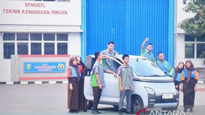 Mobil Listrik Pemberian Jokowi Dijadikan Bahan Praktik Siswa SMKN 2 Palembang