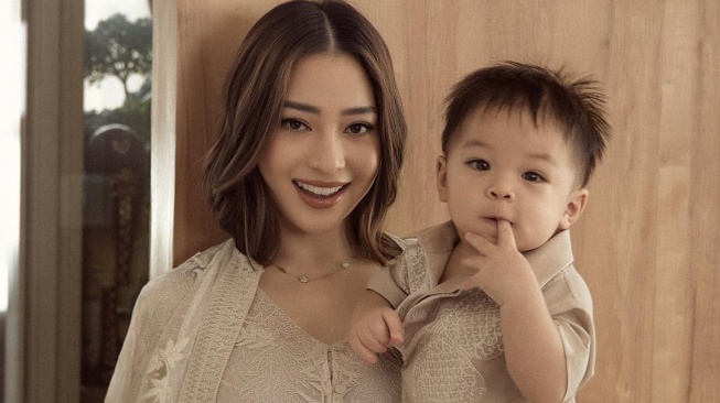 Nikita Willy dan Baby Issa. [Instagram]