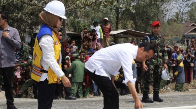 Presiden Jokowi Nyatakan Jalan Inpres di Lampung Sudah Mulus: Saya Bisa Tidur di Dalam Mobil