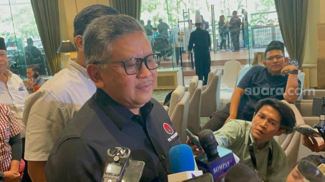 Gibran Sudah Pamit dari PDIP, Hasto Singgung Merah Berubah Jadi Kuning